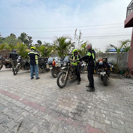 Ama Garden Sauraha Hotel Bagian luar foto