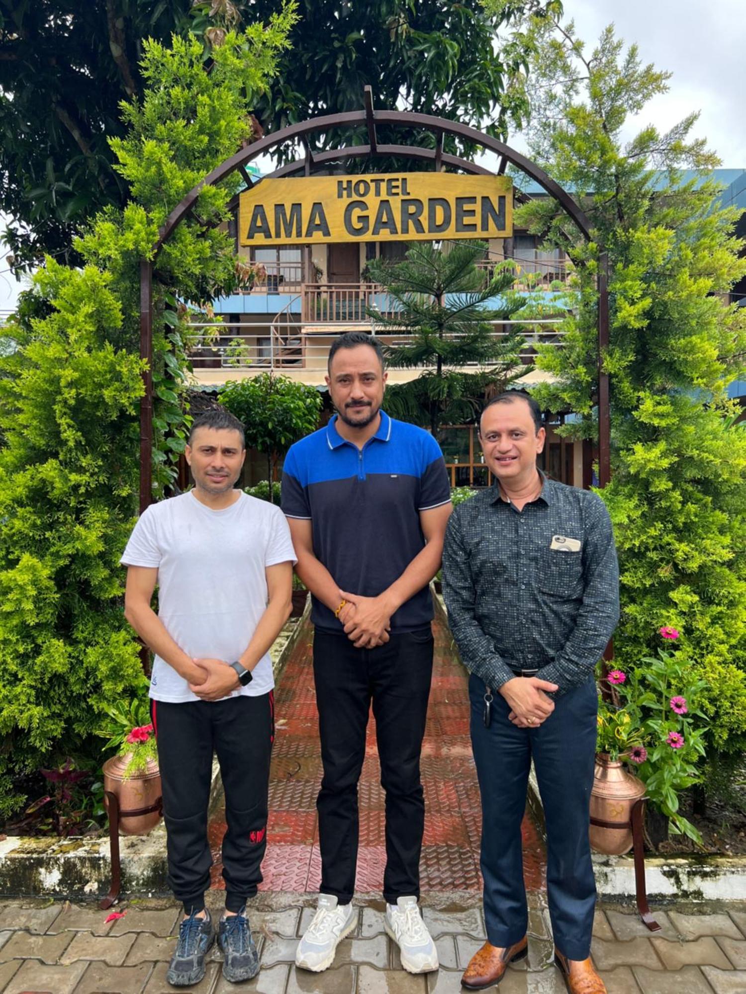 Ama Garden Sauraha Hotel Bagian luar foto