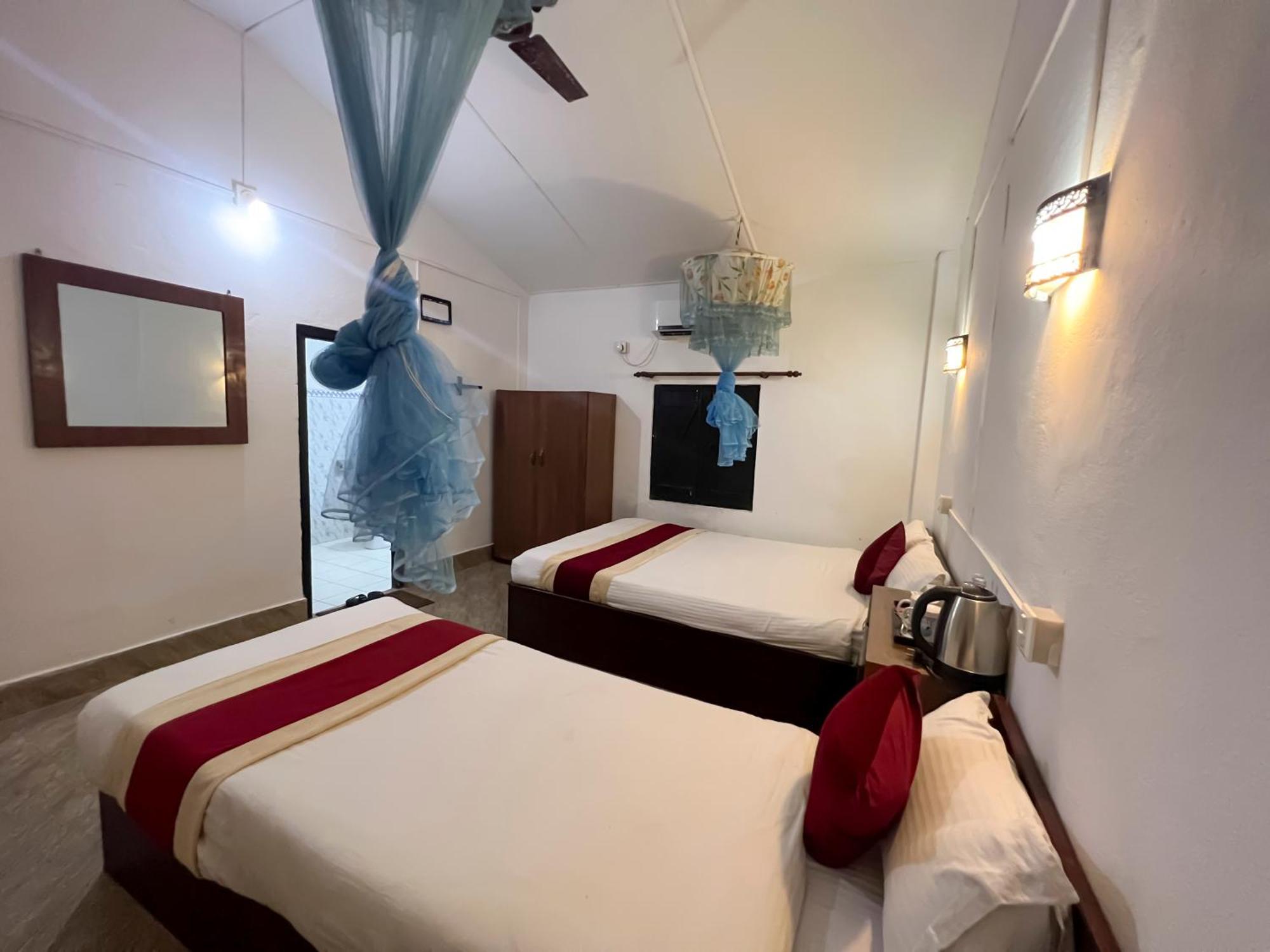 Ama Garden Sauraha Hotel Bagian luar foto