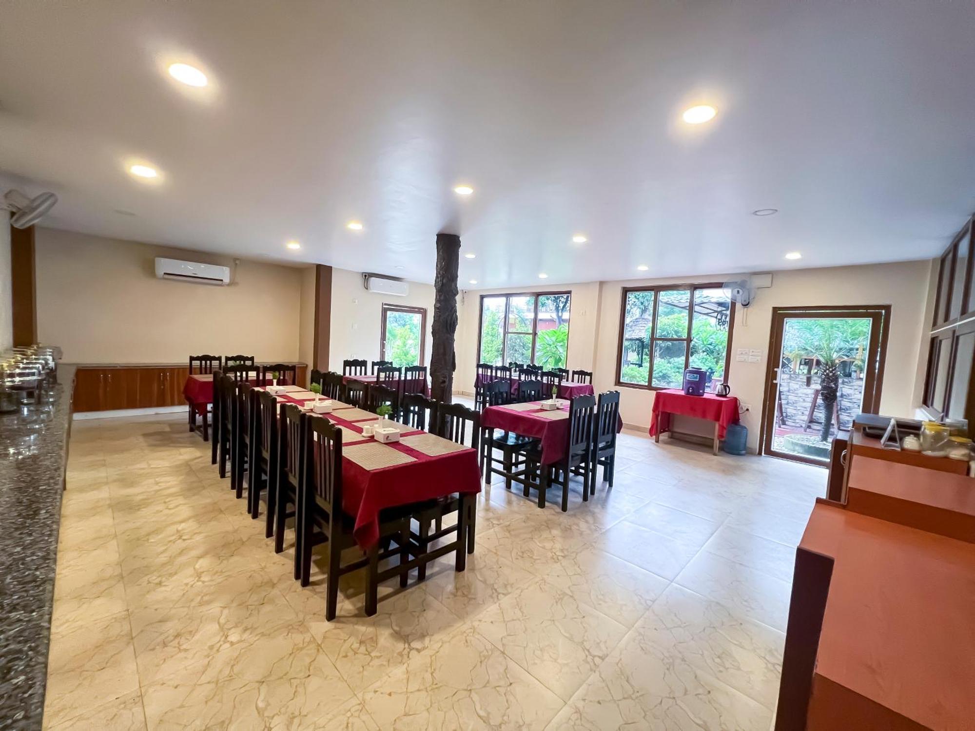 Ama Garden Sauraha Hotel Bagian luar foto