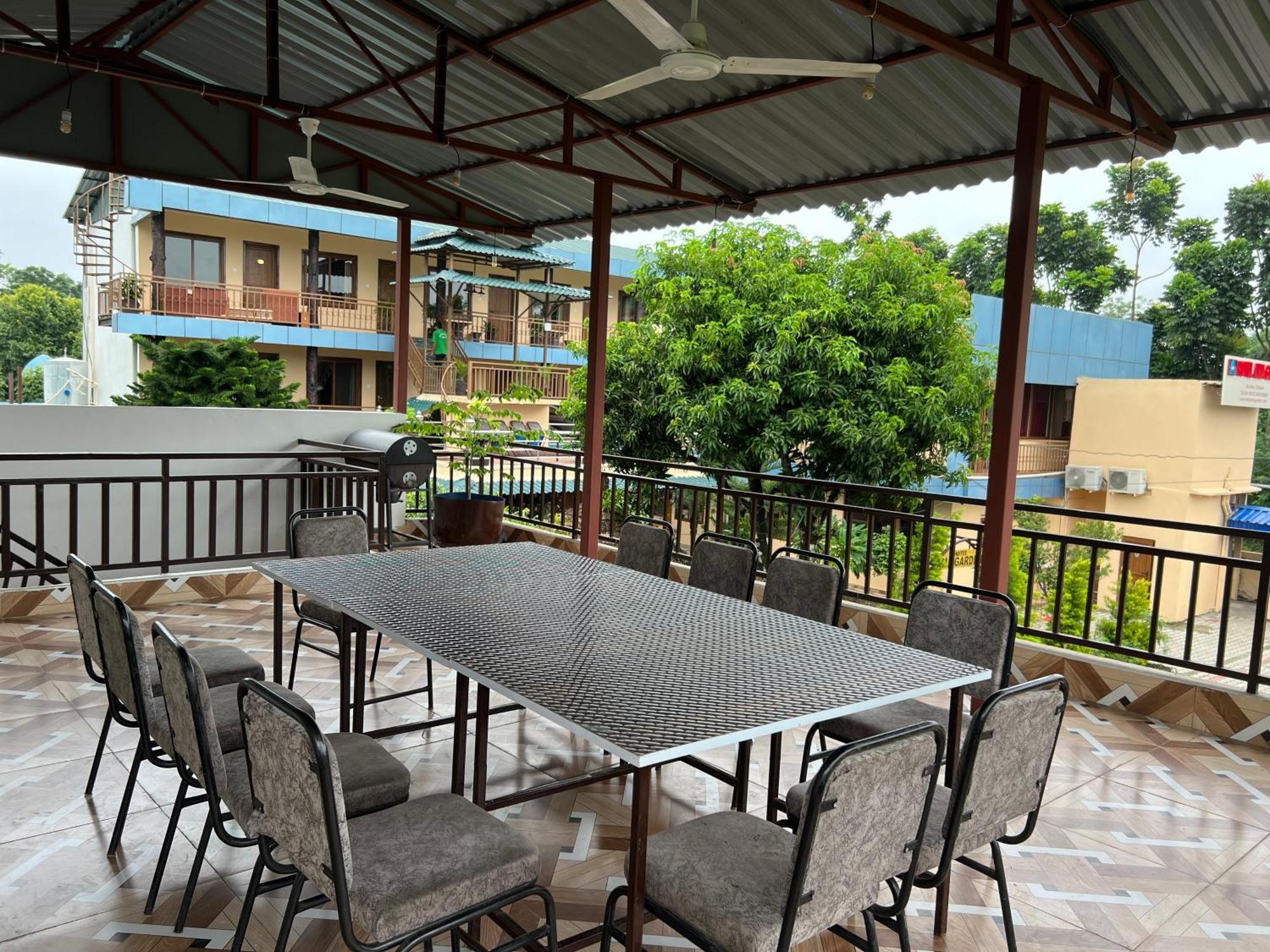 Ama Garden Sauraha Hotel Bagian luar foto