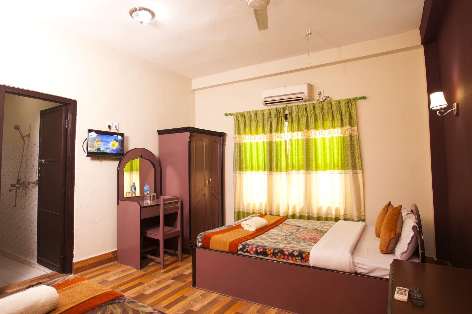 Ama Garden Sauraha Hotel Bagian luar foto