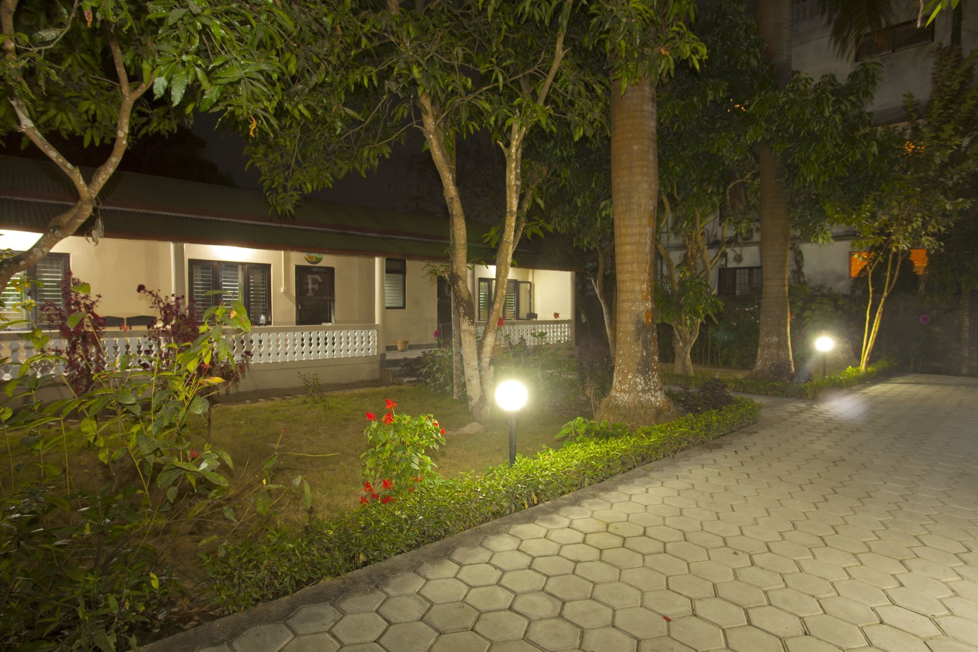 Ama Garden Sauraha Hotel Bagian luar foto